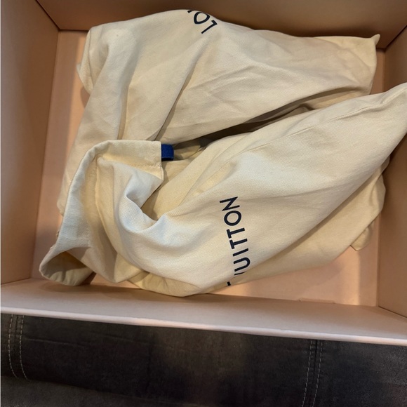 Authentic Louis Vuitton Frontrow Sneaker - Picture 8 of 10